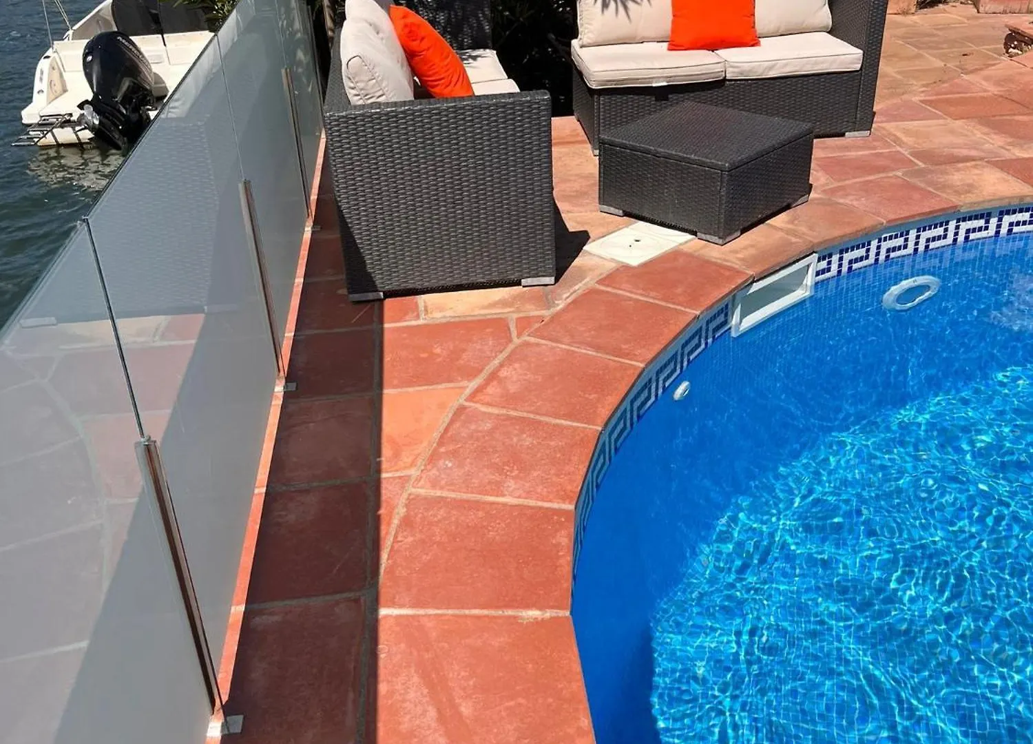 Canal Villa Empuriabrava: Private Mooring, Pool & Air-Conditioned Rooms Spain