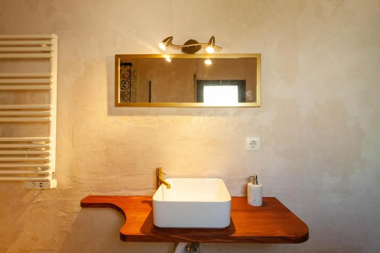 Canal Villa Empuriabrava: Private Mooring, Pool & Air-Conditioned Rooms 0*, Empuriabrava