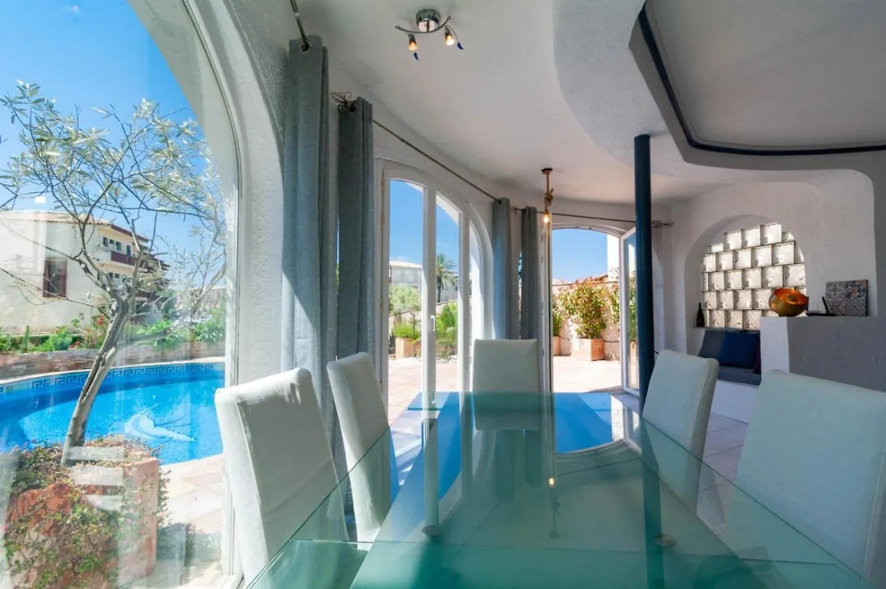 Canal Villa Empuriabrava: Private Mooring, Pool & Air-Conditioned Rooms 0*, Empuriabrava