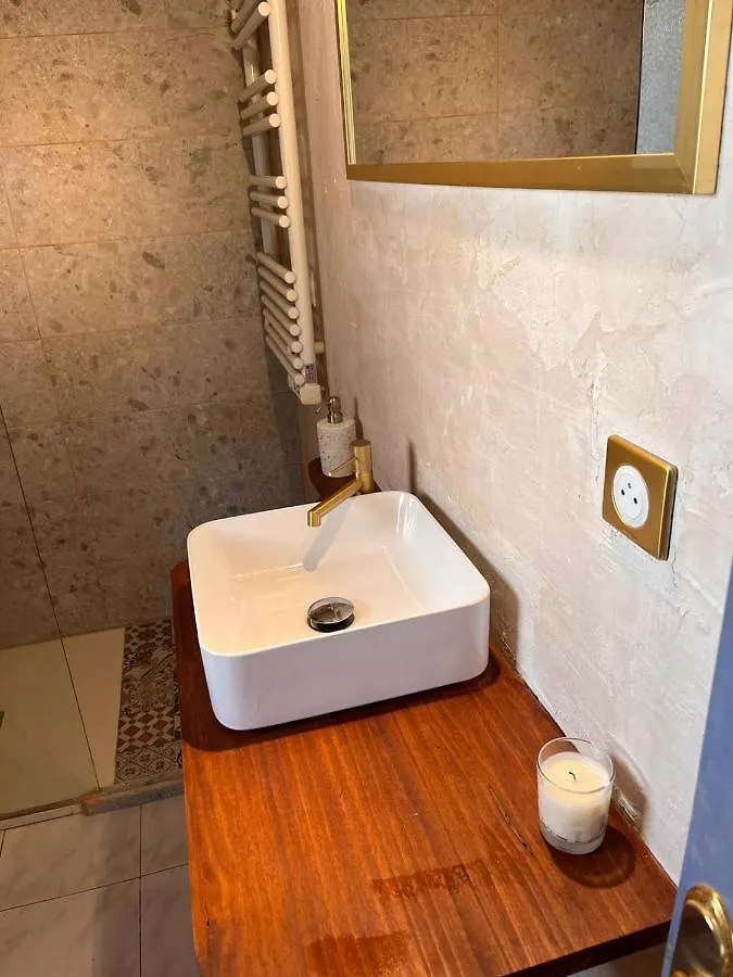 Canal Villa Empuriabrava: Private Mooring, Pool & Air-Conditioned Rooms Spain