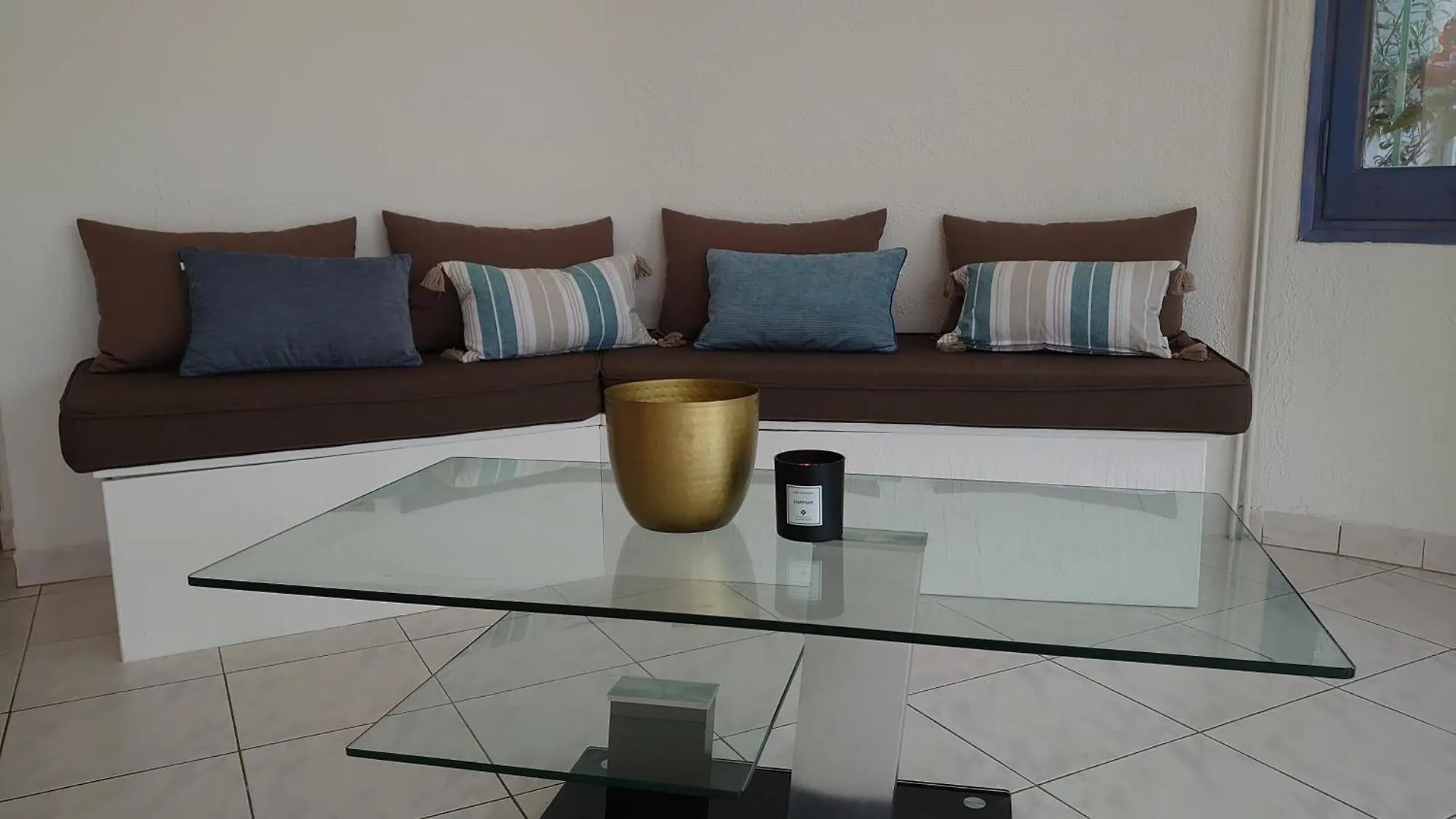 Canal Villa Empuriabrava: Private Mooring, Pool & Air-Conditioned Rooms  Empuriabrava