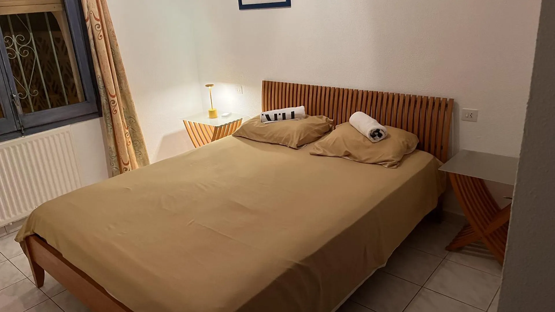 Canal Villa Empuriabrava: Private Mooring, Pool & Air-Conditioned Rooms 0*, Empuriabrava Spain