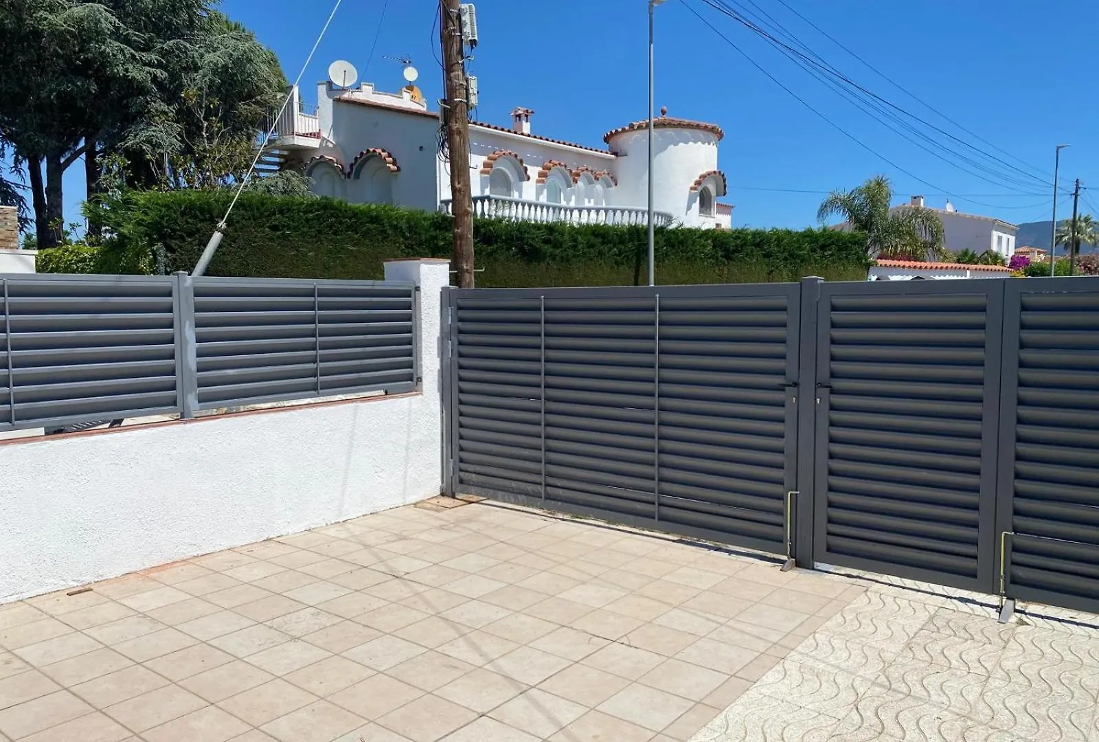 Canal Villa Empuriabrava: Private Mooring, Pool & Air-Conditioned Rooms 0*, Empuriabrava