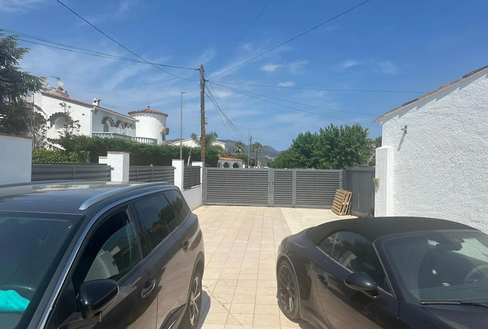Canal Villa Empuriabrava: Private Mooring, Pool & Air-Conditioned Rooms